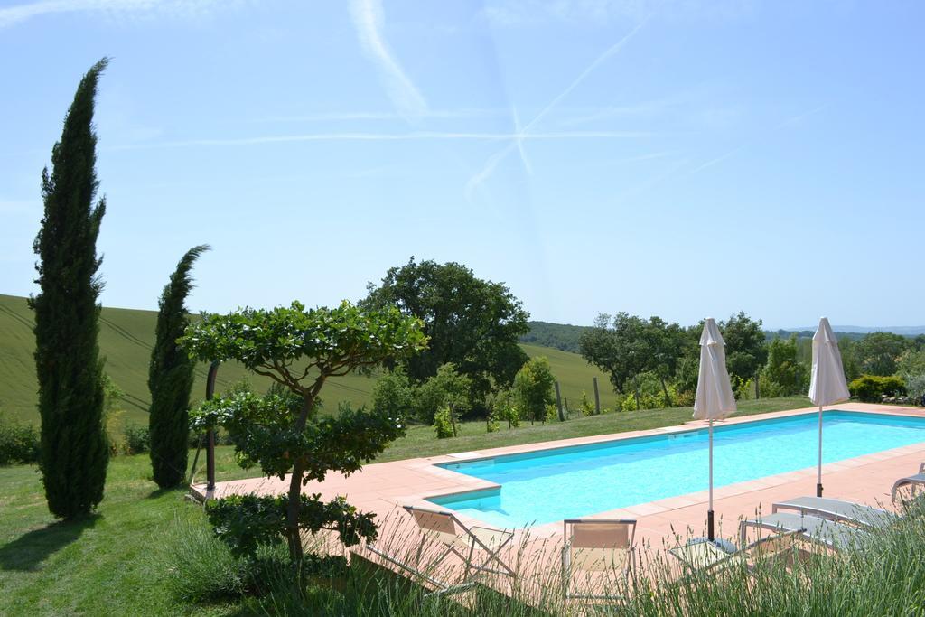 Au Mas Des Calmettes Bed & Breakfast Parisot  Bagian luar foto