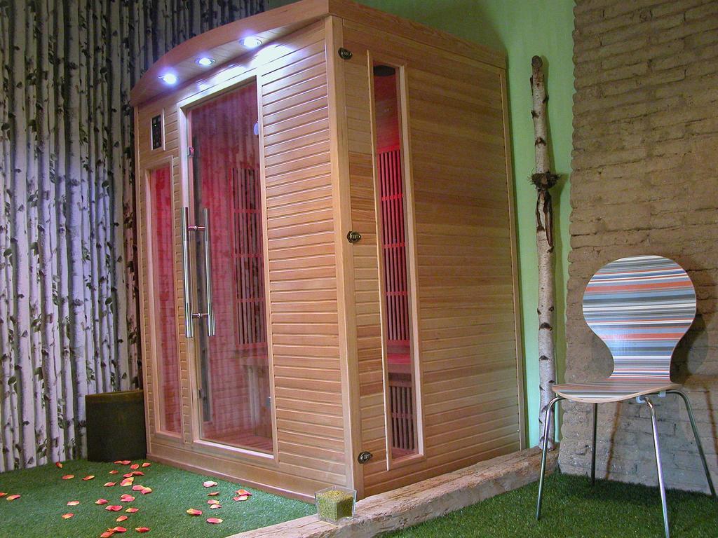 Au Mas Des Calmettes Bed & Breakfast Parisot  Bagian luar foto