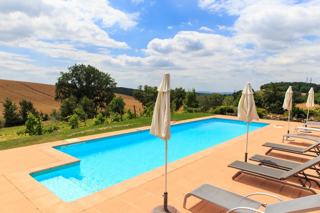 Au Mas Des Calmettes Bed & Breakfast Parisot  Bagian luar foto