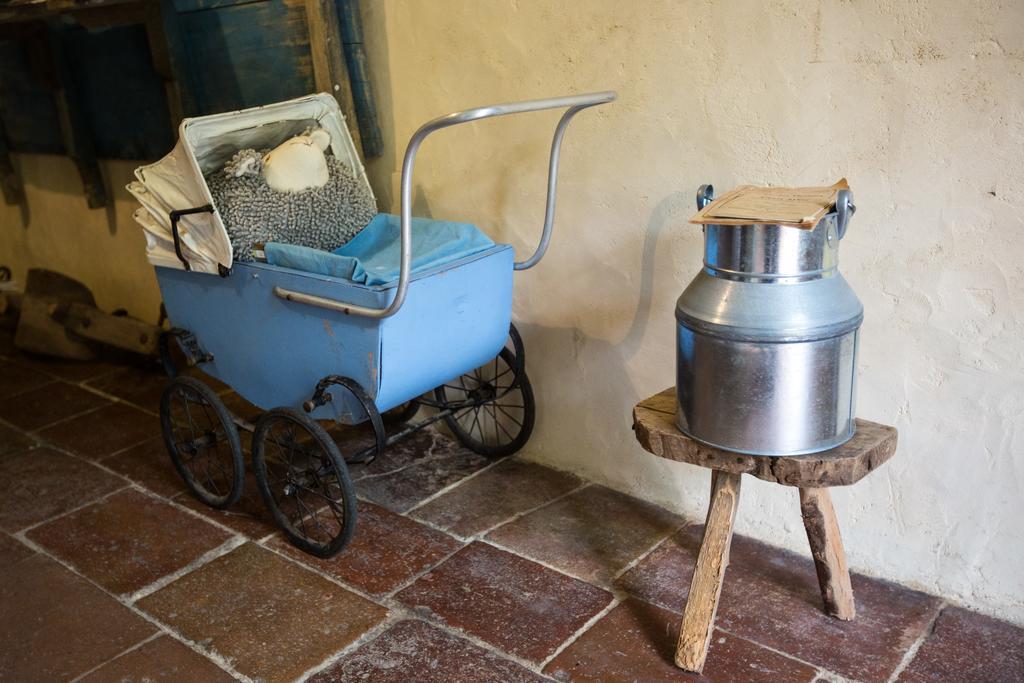 Au Mas Des Calmettes Bed & Breakfast Parisot  Bagian luar foto