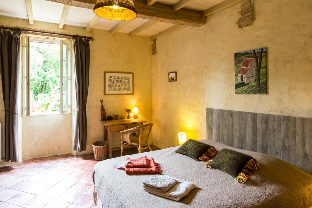 Au Mas Des Calmettes Bed & Breakfast Parisot  Bagian luar foto