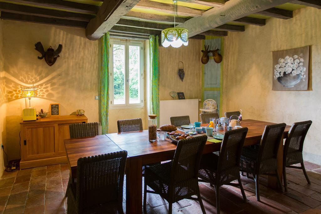 Au Mas Des Calmettes Bed & Breakfast Parisot  Bagian luar foto