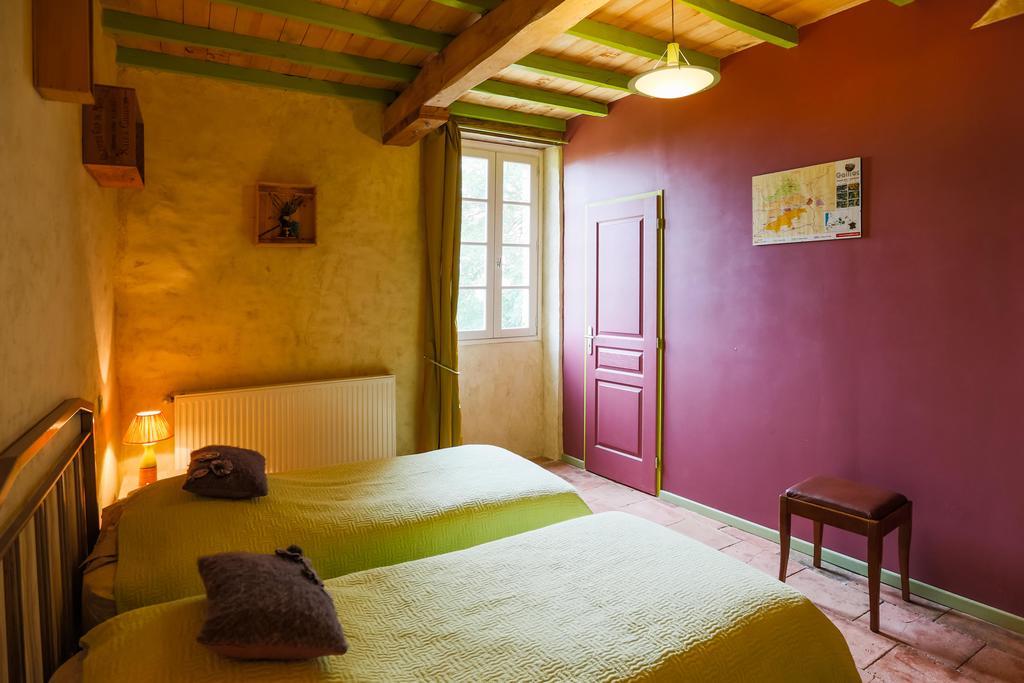Au Mas Des Calmettes Bed & Breakfast Parisot  Bagian luar foto