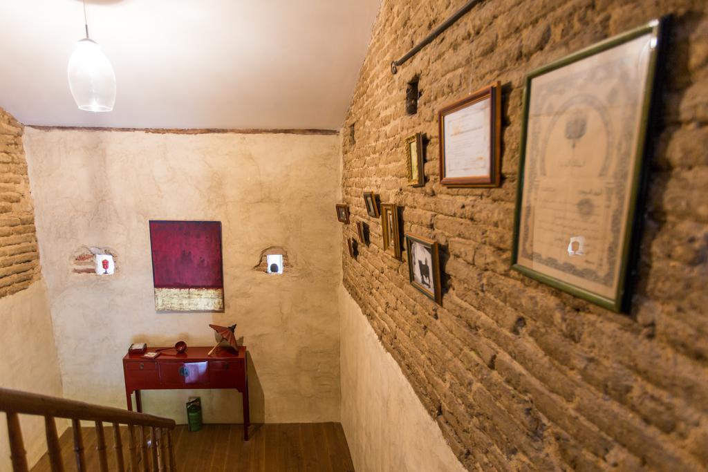 Au Mas Des Calmettes Bed & Breakfast Parisot  Bagian luar foto