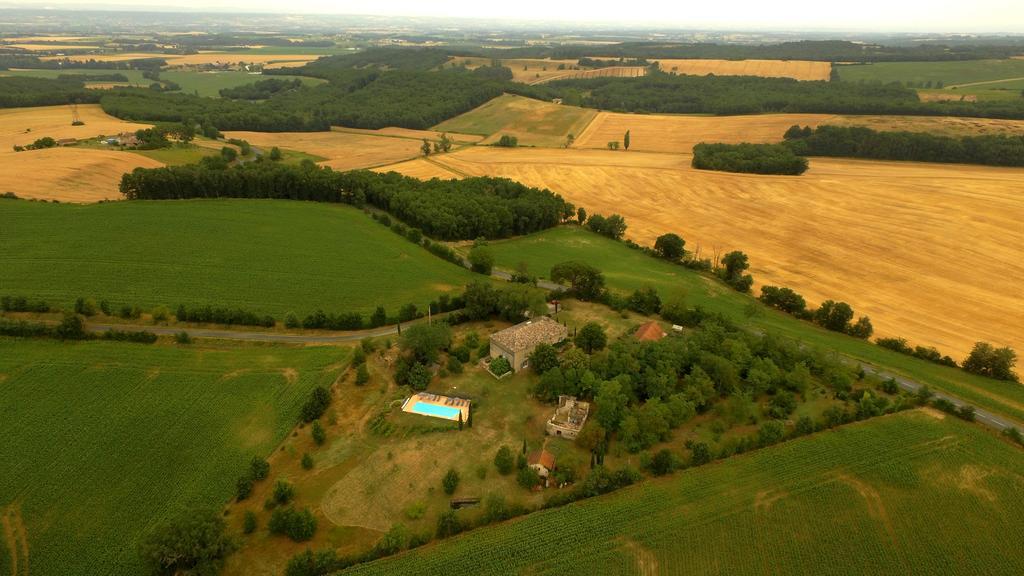 Au Mas Des Calmettes Bed & Breakfast Parisot  Bagian luar foto